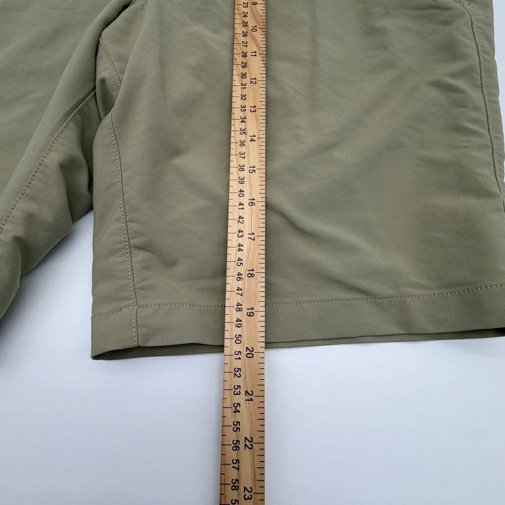 Under Armour Mens HeatGear Golf Shorts Tan Khaki‎ Loose Fit Size 38 RN 96510